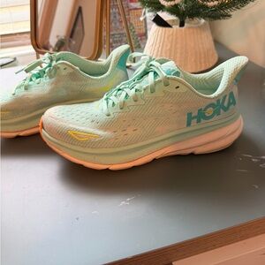 Hoka Clifton 9's